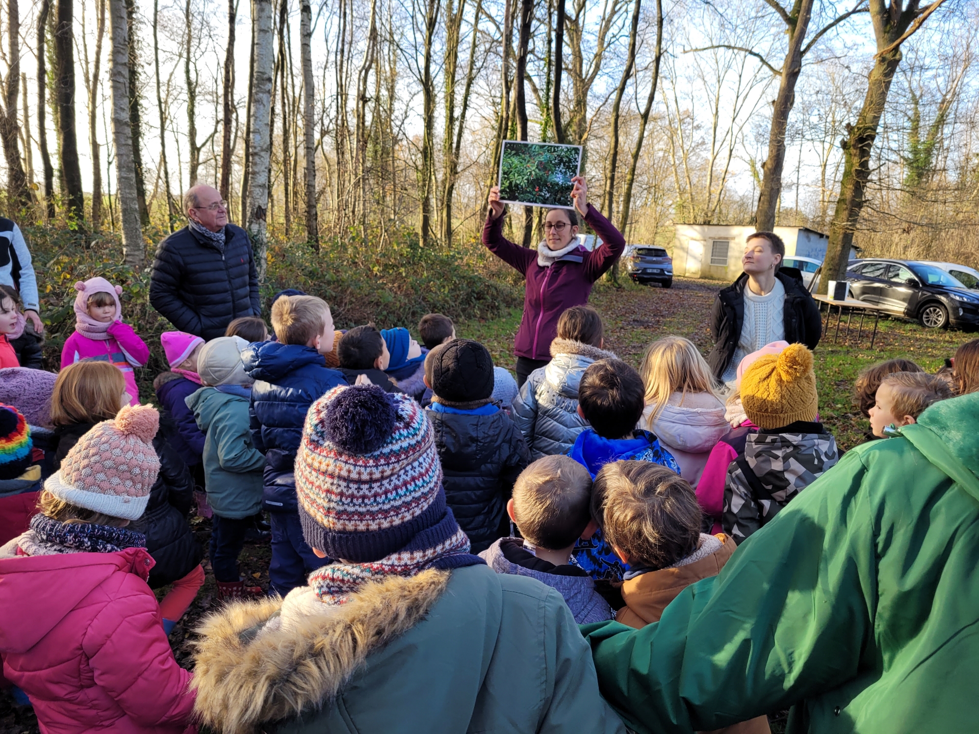 Les enfants naissent, des arbres poussent