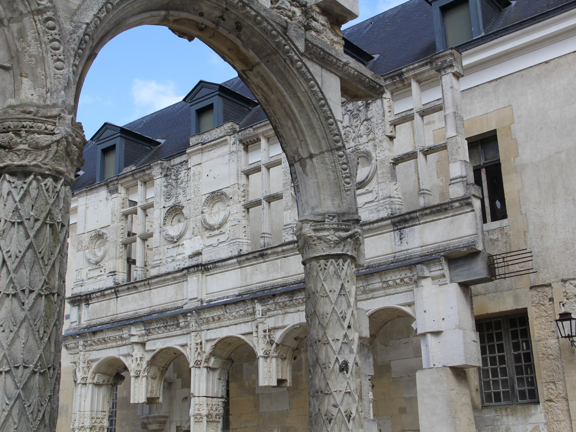 Aidez le château à constituer son musée